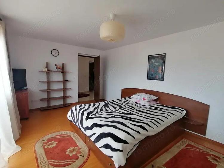 Proprietate alcatuita din imobil ?i teren generos,Comarnic - 18