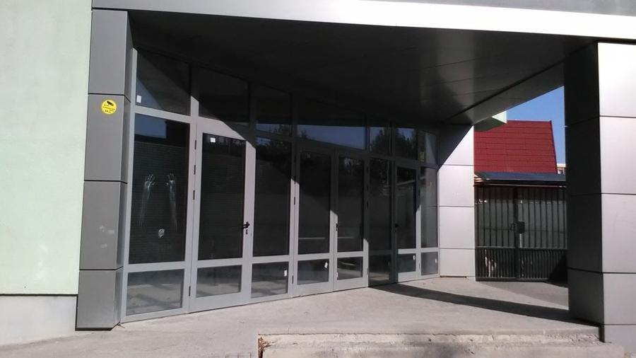 PROPRIETAR VAND SPATIU COMERCIAL - 2