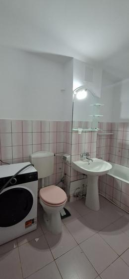 Mioritei (Carrefour-Penny) - 2 cam decomandat - et. 2 - centrala - 2 balcoane - 8