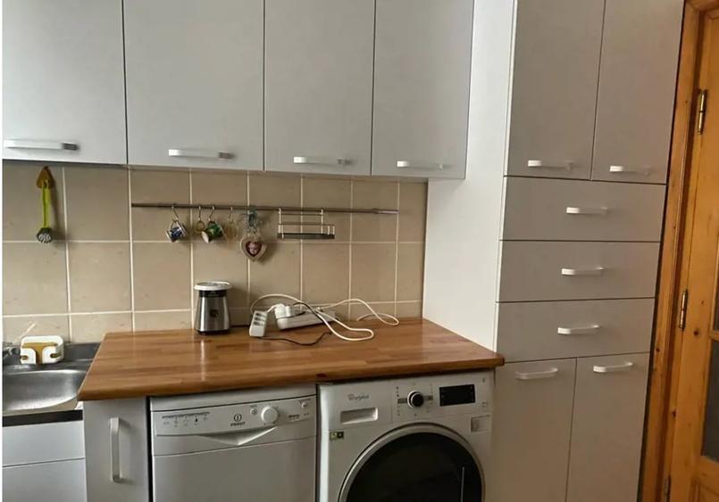 Apartament cu 3 camere semidecomandat, mobilat în Tătărași