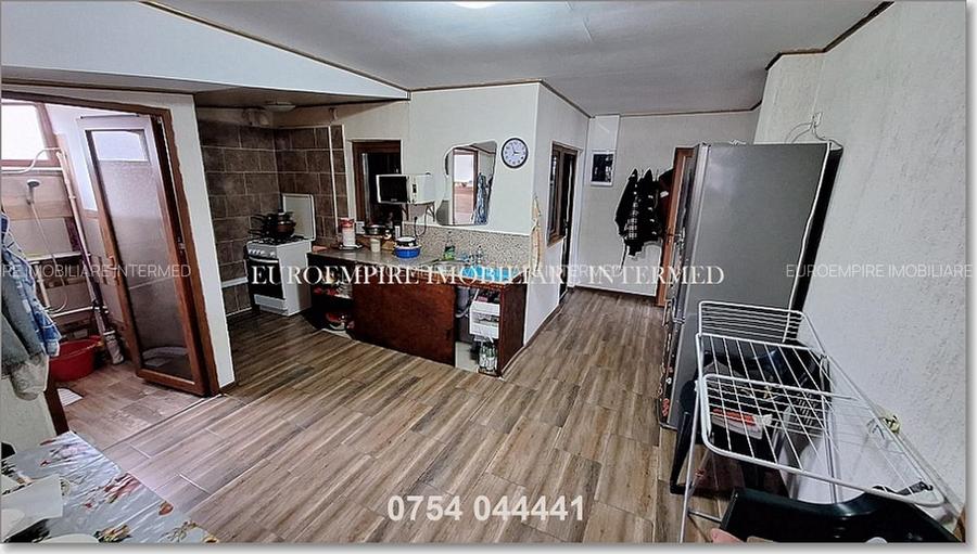 Vila+casa de vanzare zona Km 5 - 13