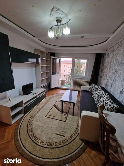 Inchiriez apartament 3 camere Valea Aurie - 1