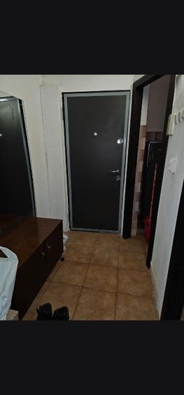 De vanzare garsoniera decomandata  pe Calea Bucuresti 87 vis a vis de ACR - 1