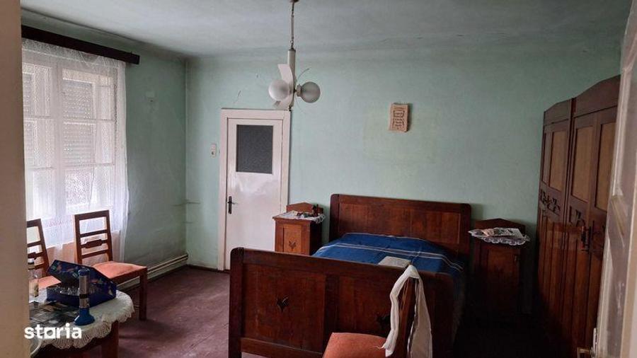 Casa de vanzare cu gradina si curte - 4