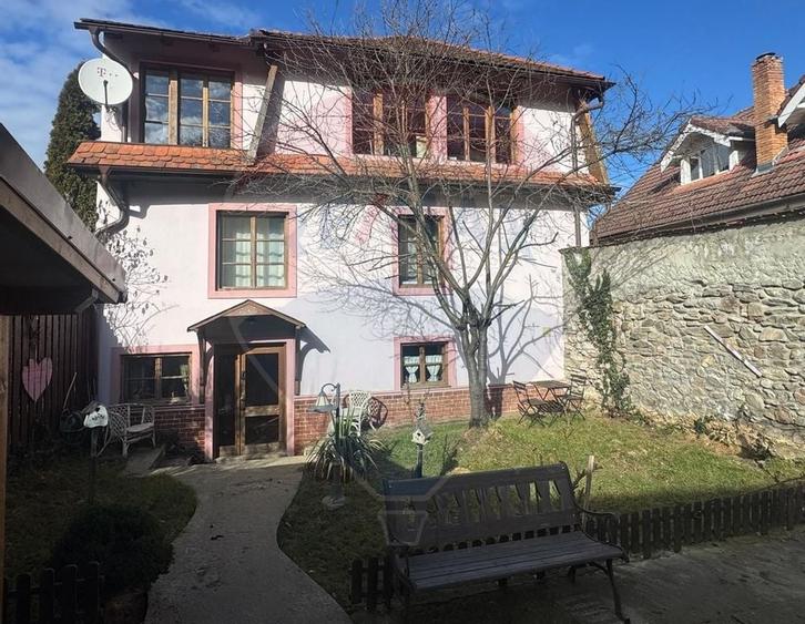 Reședință cu farmec aparte în inima Cisnădioarei - 10