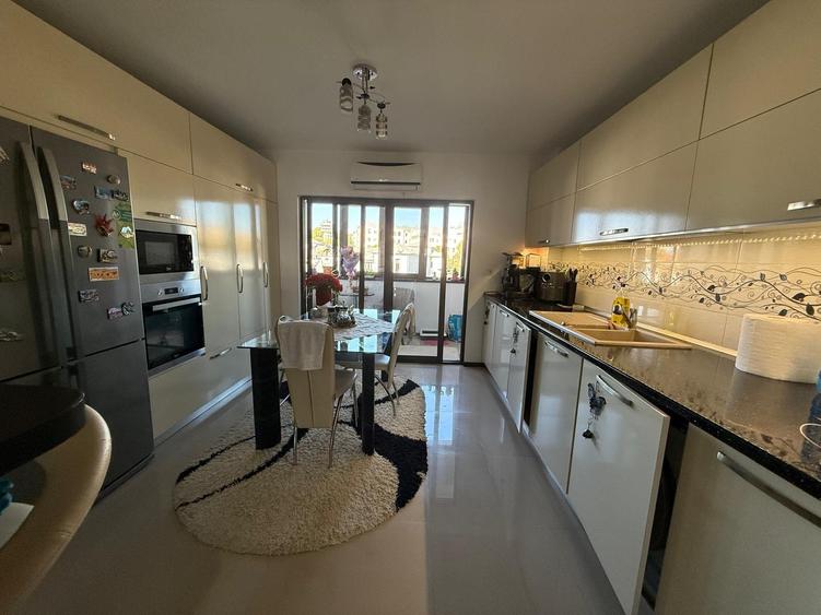 Copou - Casa Armatei , 4 camere , 108 mp , garaj si boxa in proprietate ! - 8