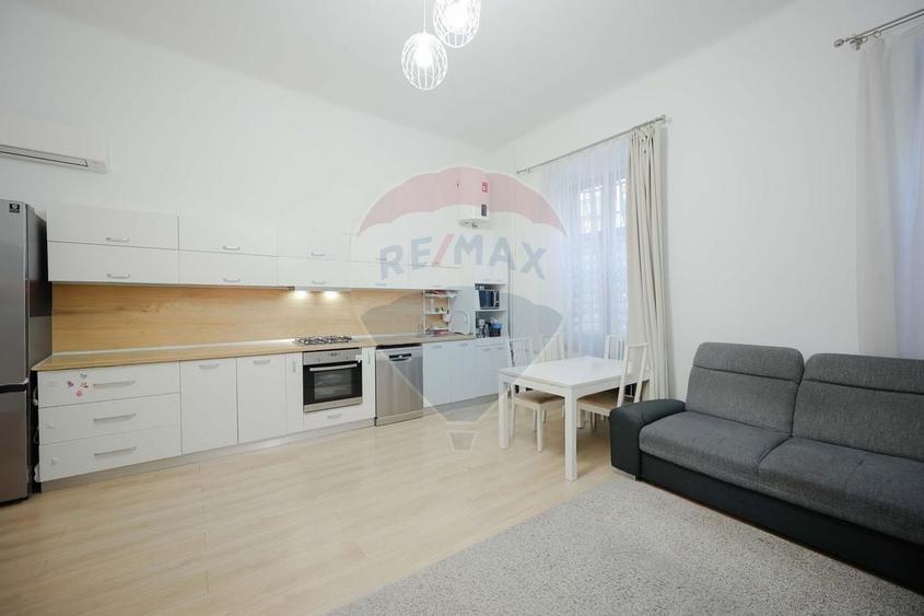 Apartament cu 3 camere de vânzare, clădire istorică, ultracentral - 4