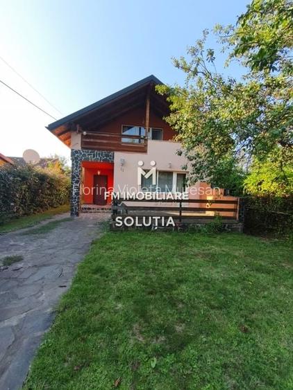 Vânzare casă cu piscină și teren 1.070 mp