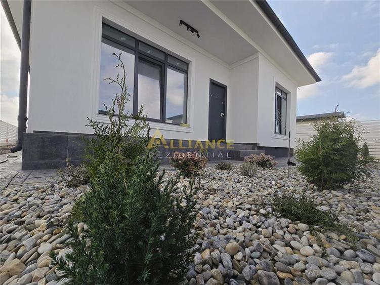 Casa individuala- 4 camere- placa de beton- 600m de STV - 1