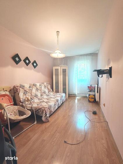 Apartament cu 3 camere în Războieni