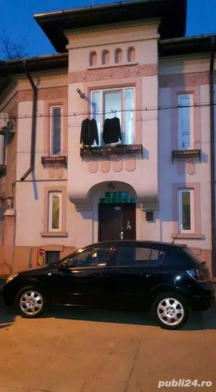 Vand casa la curte - 1