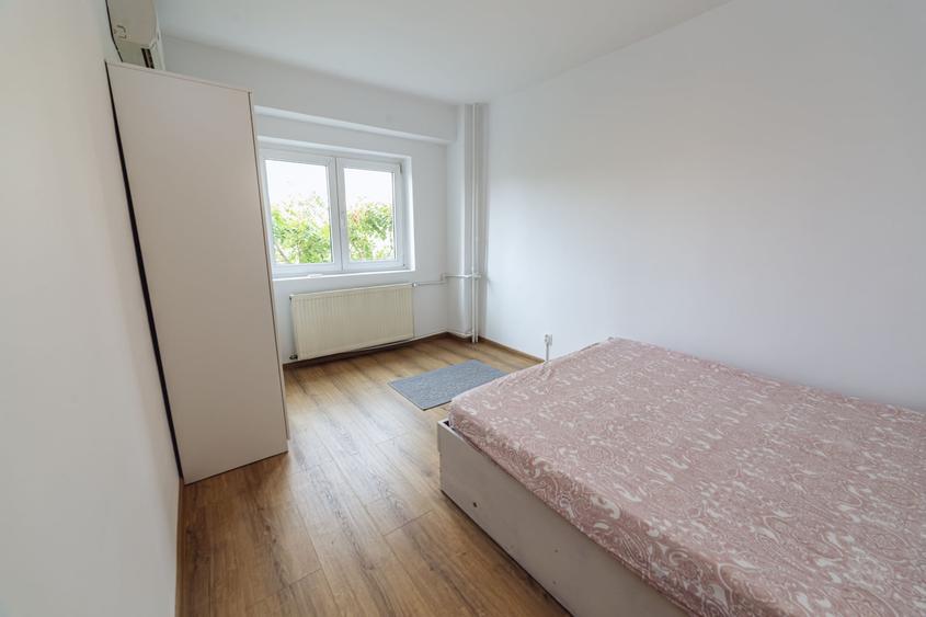 Apartament cu 3 camere decomandat, mobilat în Văcăresti