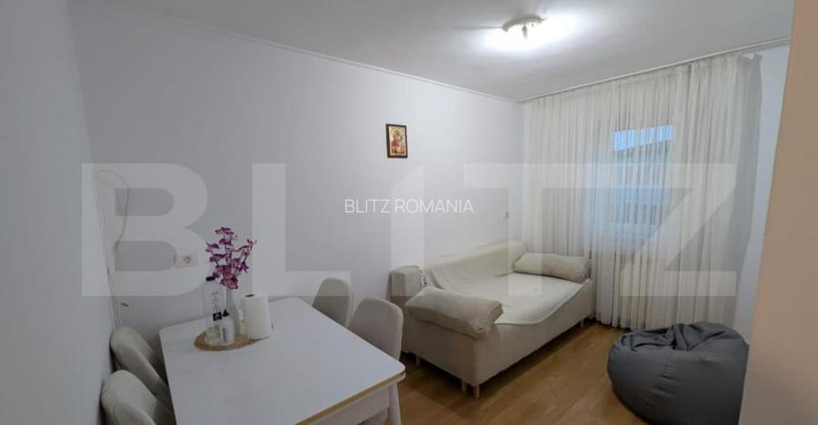 Apartament cu 3 camere, decomandat, cetate