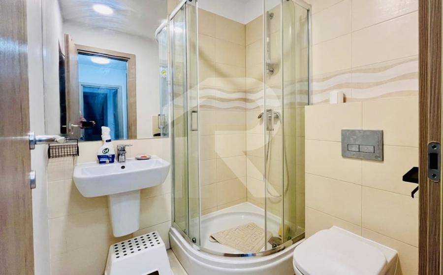 Apartament cu 4 camere semidecomandat în Băneasa