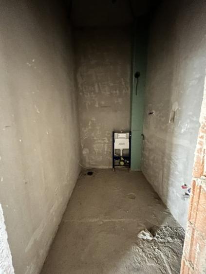 Cladire de vanzare D+P+4 cu 4670mp utili si curte 3650mp la 1280euro/mp - 10