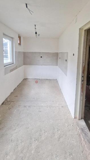 Aproape De Castelul Cantacuzino - 4