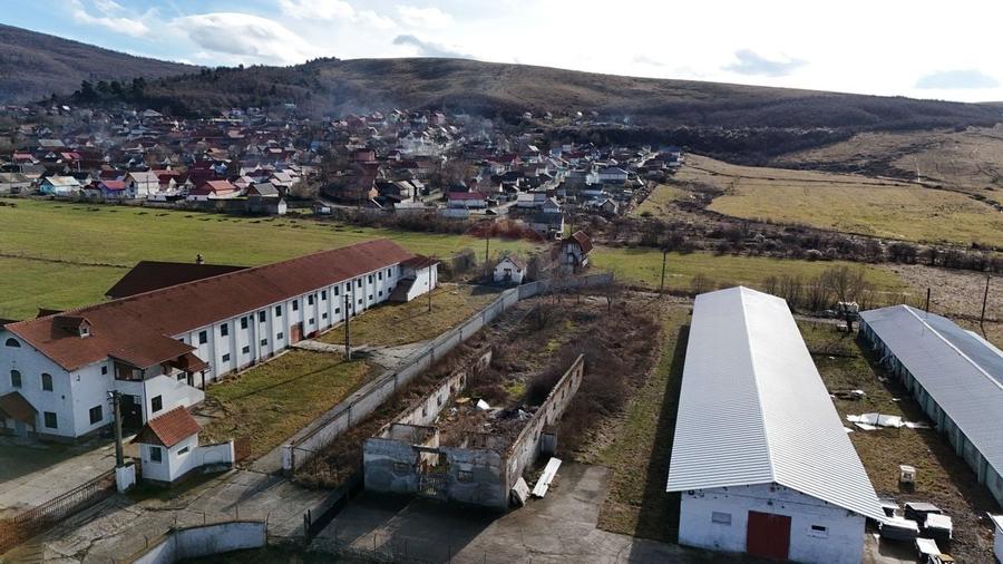 Teren intravilan 1.729 mp + hală parțial demolată | Teliu I Comision 0 - 10