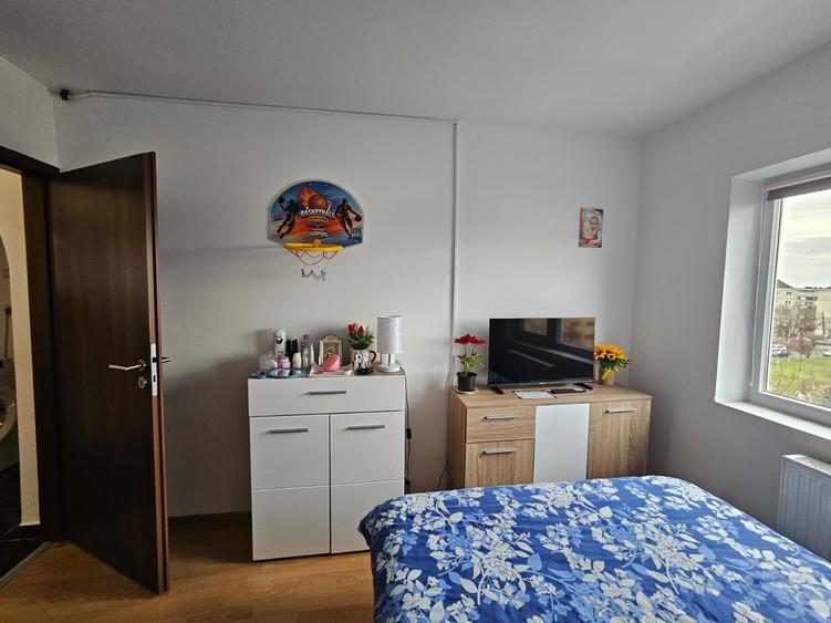 Apartament 3 camere, decomandat, etajul 4 din 4, cu pod, Girocului, comision 0% - 13