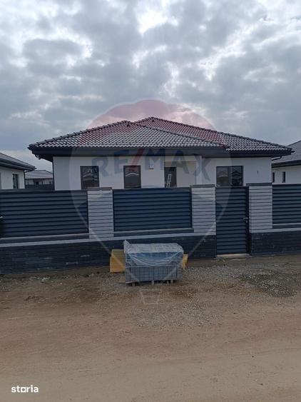 Casa / Vila cu 4 camere de vanzare - 5