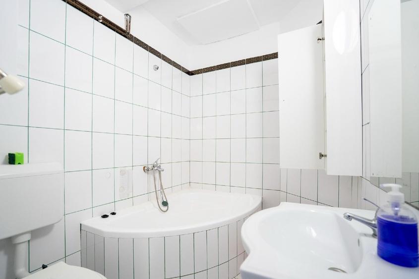 InBAILE FELIX ultracentral vindem restaurant 300 locuri impreuns cu 30 locuri de - 1