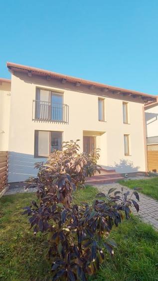 inchiriere  casa  - Ghimbav, cu curte si 2 niveluri - 1