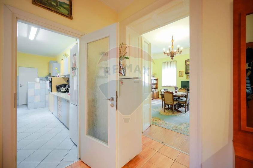 Casă cu 7 camere de vânzare în zona Ultracentrală - 10