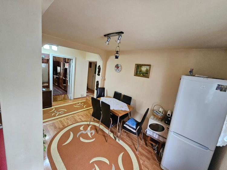 Vand apartament cu 3 camere, cartierul Unirii - 2