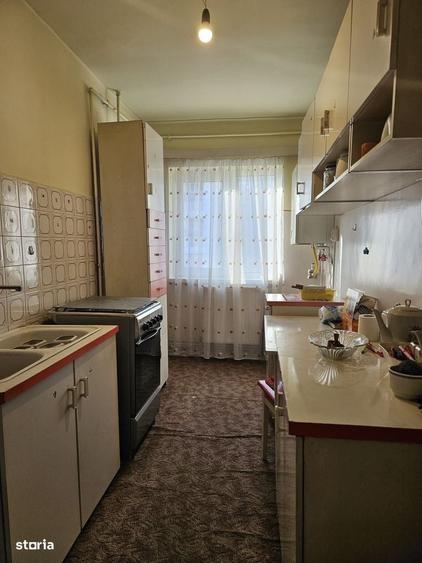 Apartament cu 3 camere decomandat în Vasile Aaron