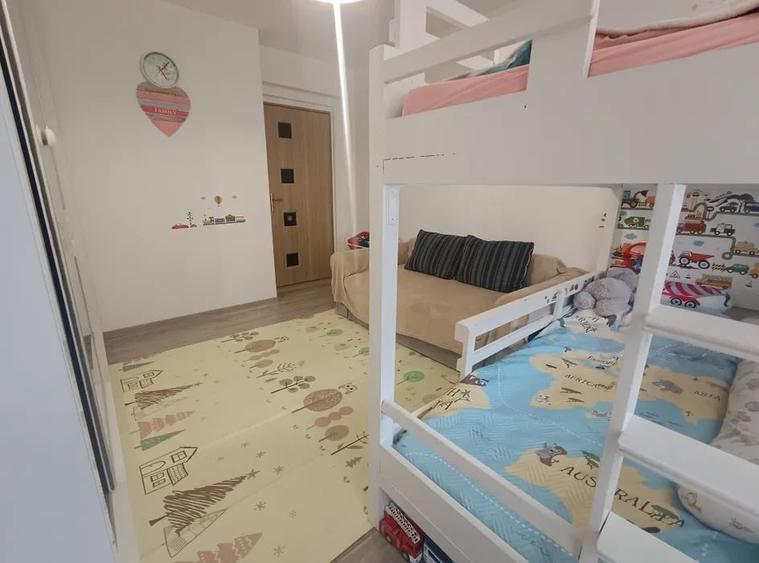 Apartament cu 2 camere semidecomandat, mobilat în Florești