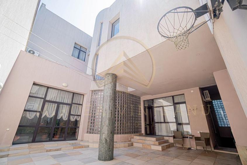 Ultracentral -Cladire impozanta  D+P+2E. - 42