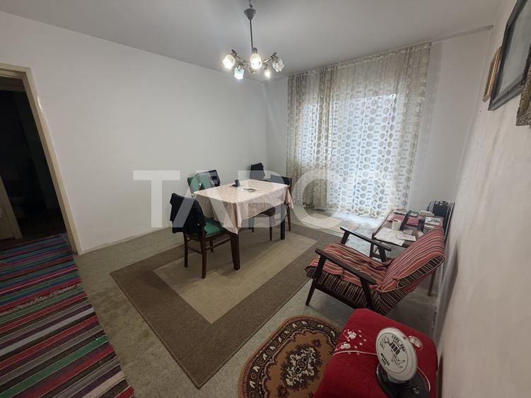 Apartament semidecomandat 4 camere 2 bai etaj 4 zona 1 Decembrie 1918 - 2