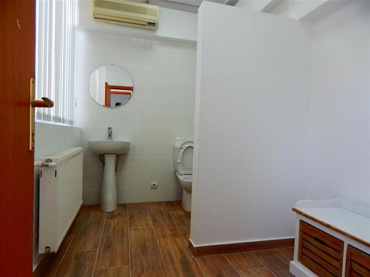 Vila de vanzare pretabila clinica medicala/birouri - 33