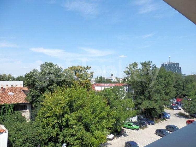 Apartament spatios cu 4 camere nemobilat