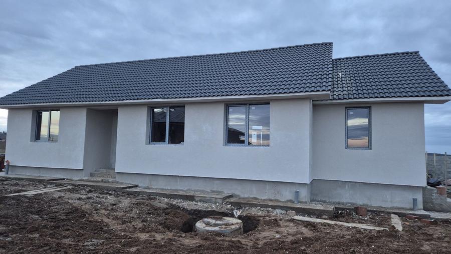 Casa de vanzare semi finisata in Paleu - 2