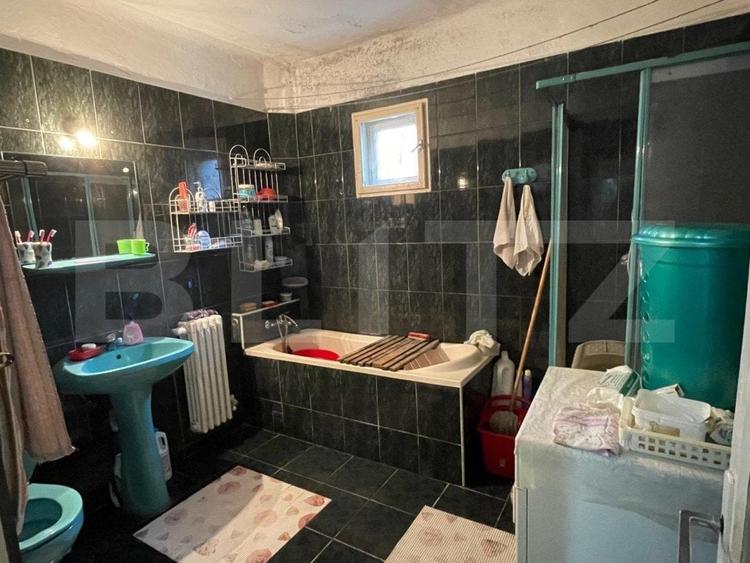 Casă individuală cu 8 camere cu Teren 260 Mp în Central