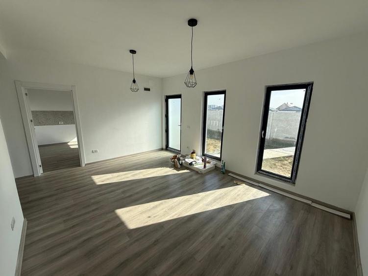 Casa Isalnita cu toate utilitatile, incalzire in podea - 4