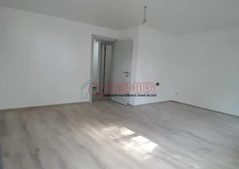 Sector 4 ! APARATORII PATRIEI - GARSONIERA + LOC PARCARE - - 10