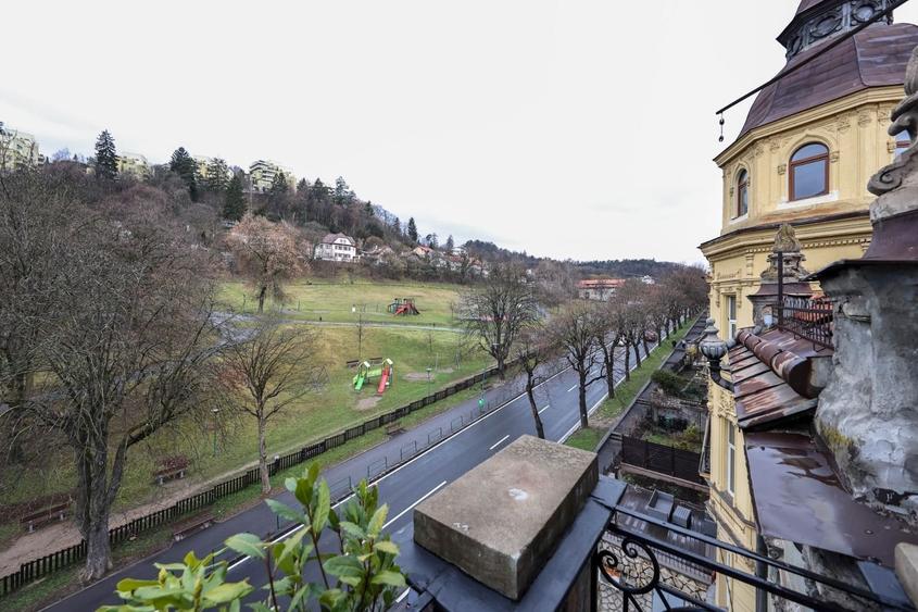 Bijuterie arhitecturală cu dotări smart in centrul Brasovului - 36