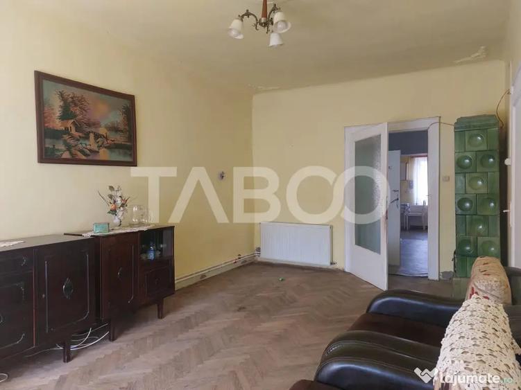 Apartament cu 3 camere semidecomandat în Central