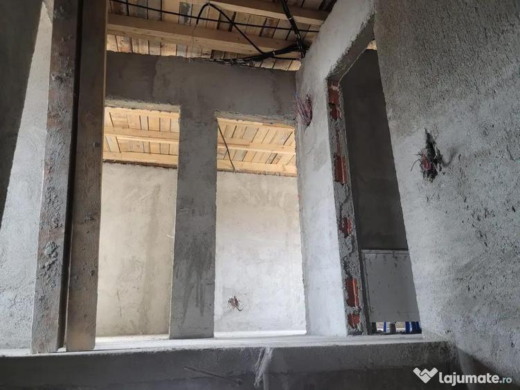 Casă cu 4 camere cu Teren 240 Mp în Berceni