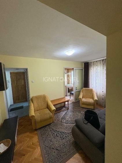 Apartament cu 2 camere, etajul 3/4, zona Podu Ros