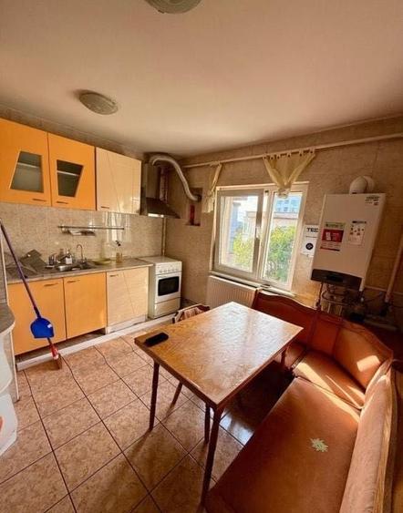 Apartament cu 3 camere decomandat în Păcii