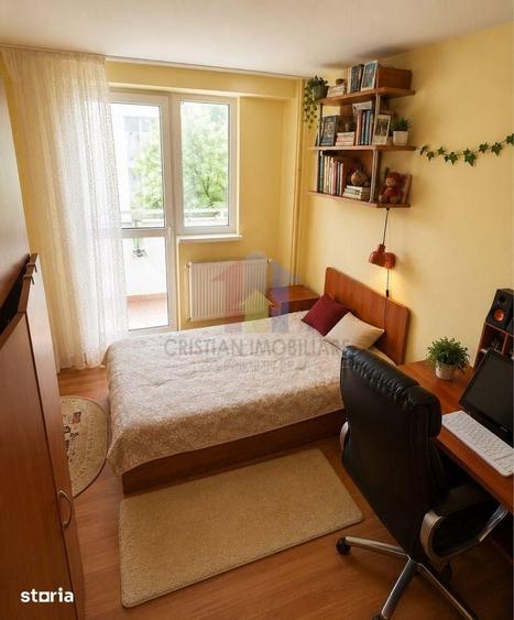 Apartament cu 3 camere decomandat în Sud