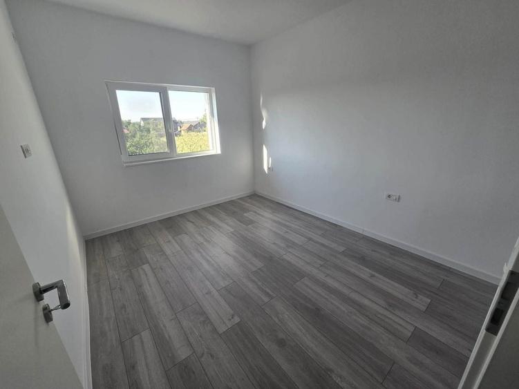 Duplex cu 4 camere cu Canalizare în Moșnița Nouă
