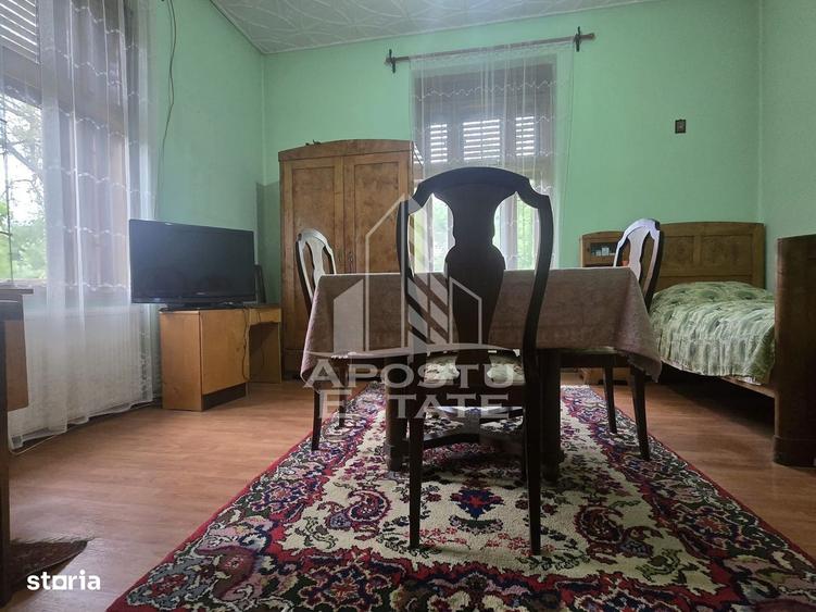 Casă cu 3 camere decomandat în Feniș