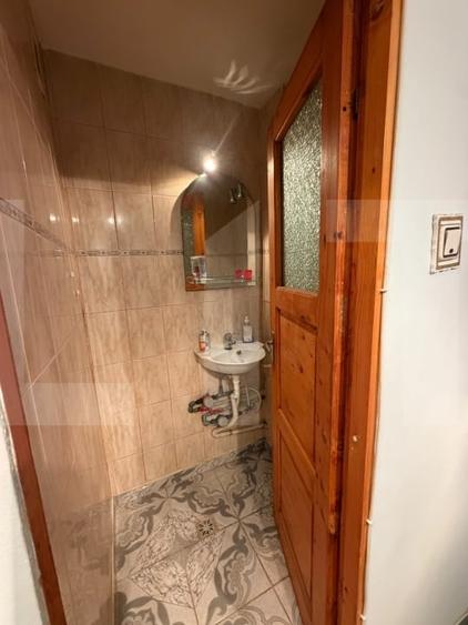Apartament cu 3 camere decomandat, mobilat în Rovine