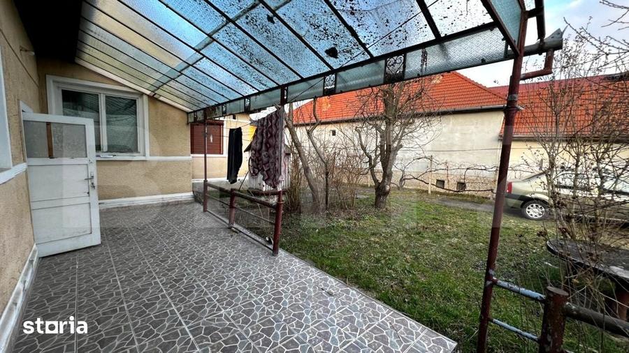 Casă cu 4 camere decomandat cu Teren 2500 Mp în Central