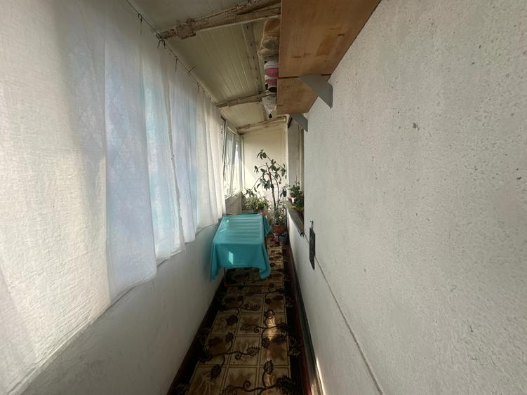 Apartament cu 3 camere semidecomandat în 1 Mai