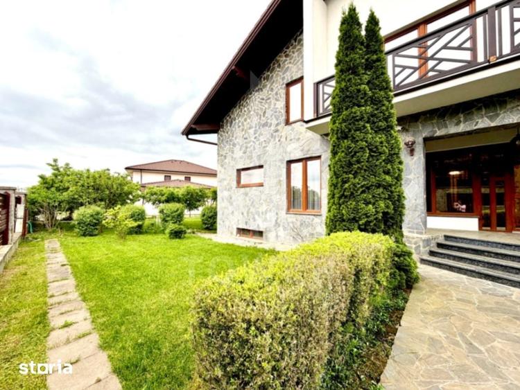 Casă cu 9 camere cu Teren 1300 Mp în Central