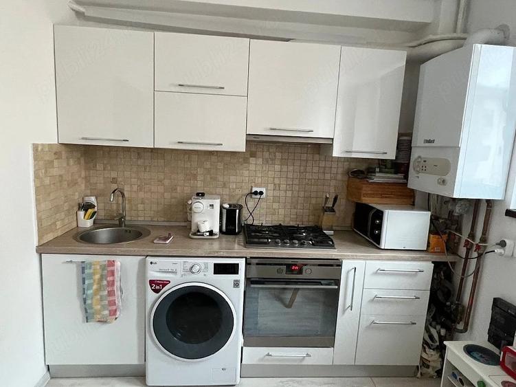Apartament cu 2 camere decomandat în Roșu
